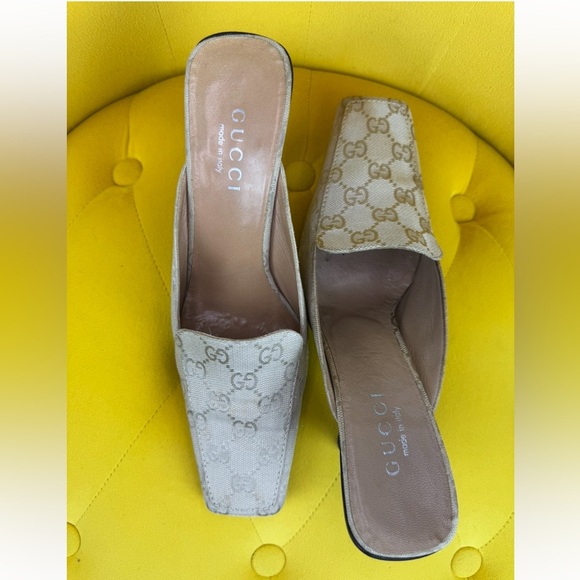 Gucci Cream Mules with Iconic Monogram Size 7 1/2 - Picture 2 of 10